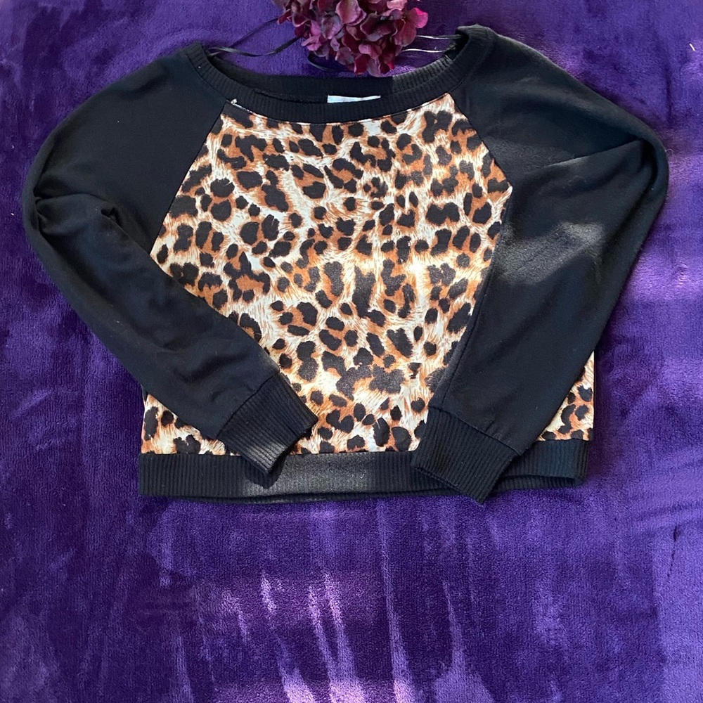 Small animal print styled sweater.
